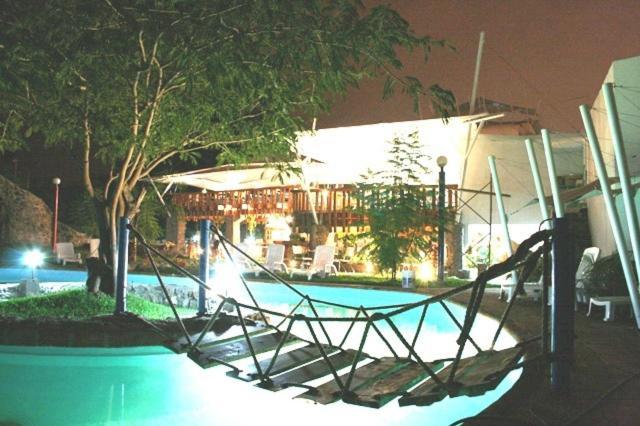 Hotel Montroi Colima Exterior foto